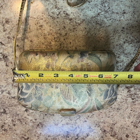 Vintage crossbody flower clutch handbag - Picture 4 of 8